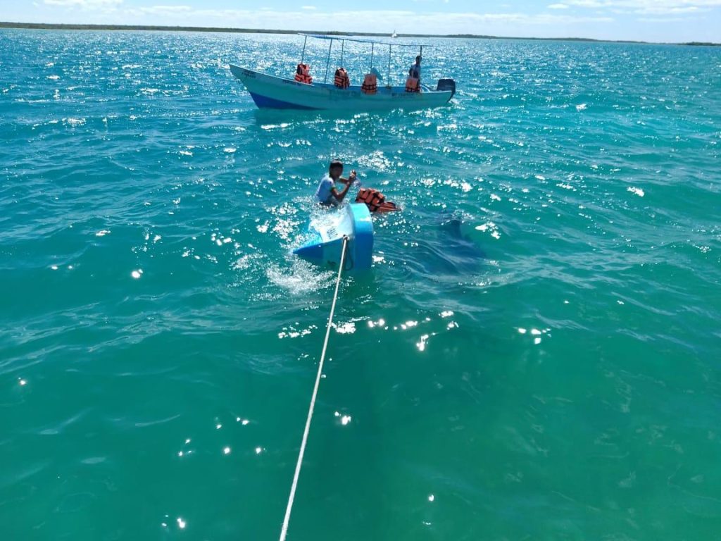 LA SECRETARÍA DE MARINA-ARMADA RESCATA A DOCE PERSONAS EN BACALAR.