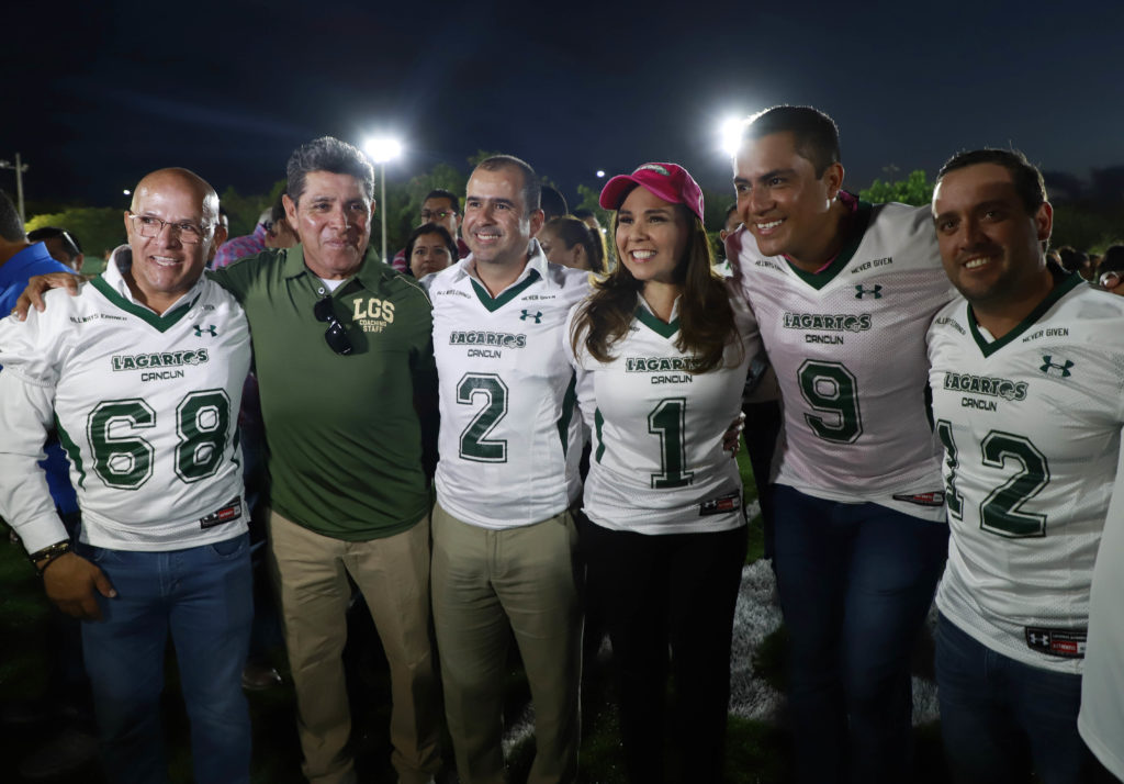 A fin de impulsar la reactivación física, la presidente municipal, Mara Lezama, inauguró la nueva cancha de fútbol Americano en la Supermanzana 21