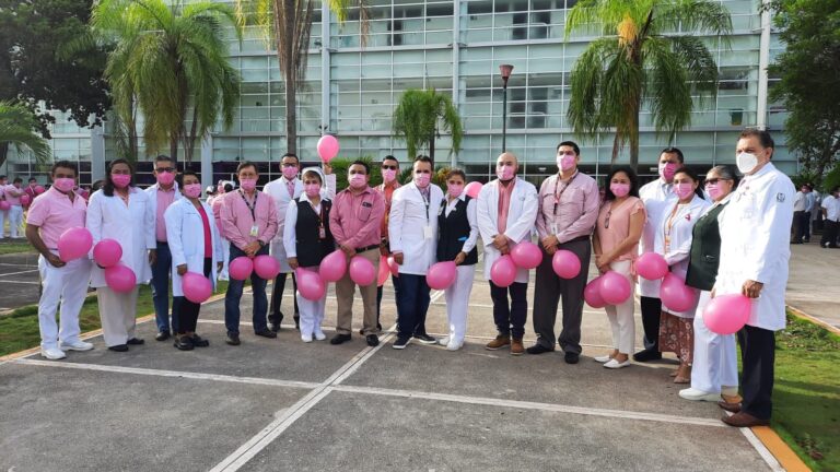 LOGRAN NUEVE MUJERES TOCAR LA CAMPANA, AL CONCLUIR SU TRATAMIENTO CONTRA CÁNCER DE MAMA