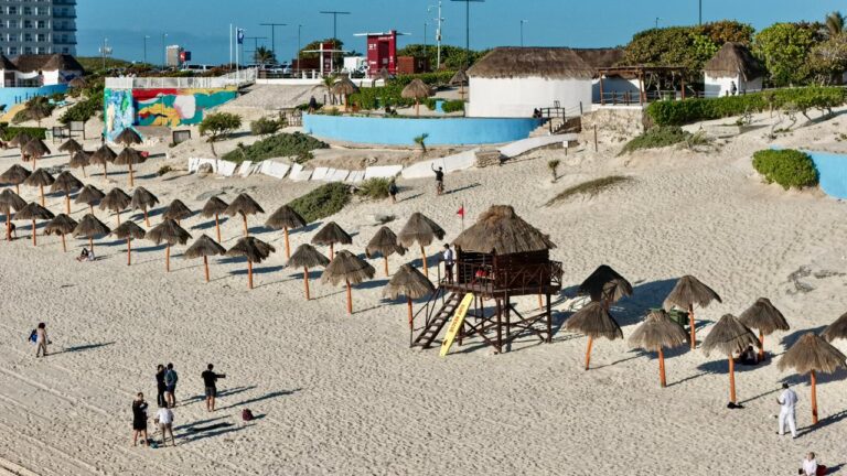 NUESTRAS PLAYAS ESTÁN PREPARADAS PARA RECIBIR A TURISTAS Y CANCUNENSES: ANA PATY PERALTA