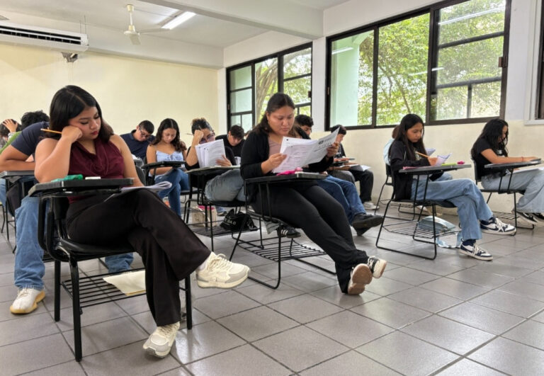 Presentan examen para ingresar a la Uqroo más de 2,800 jóvenes