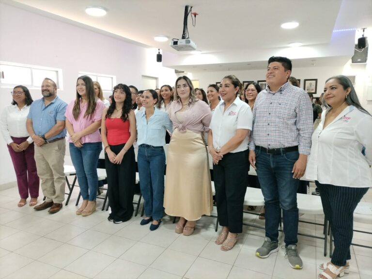 Alianza por la salud infantil: DIF y Enderezando Curvas contra la escoliosis