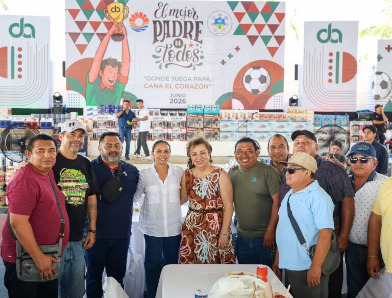 Festeja Ana Paty a los papás trabajadores del ayuntamiento