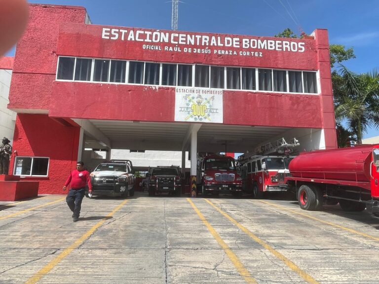Incendios en predios abandonados provocan daños a viviendas en Cancún