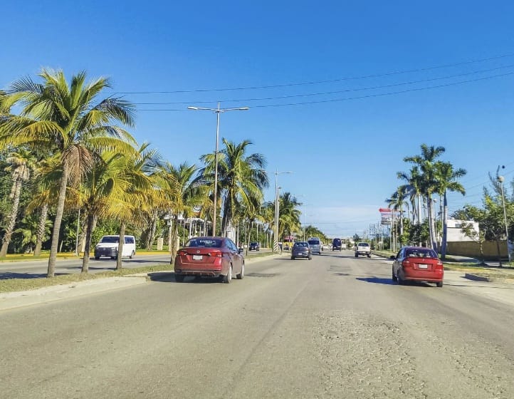 Da mantenimiento el Infratur al bulevar Kukulcán