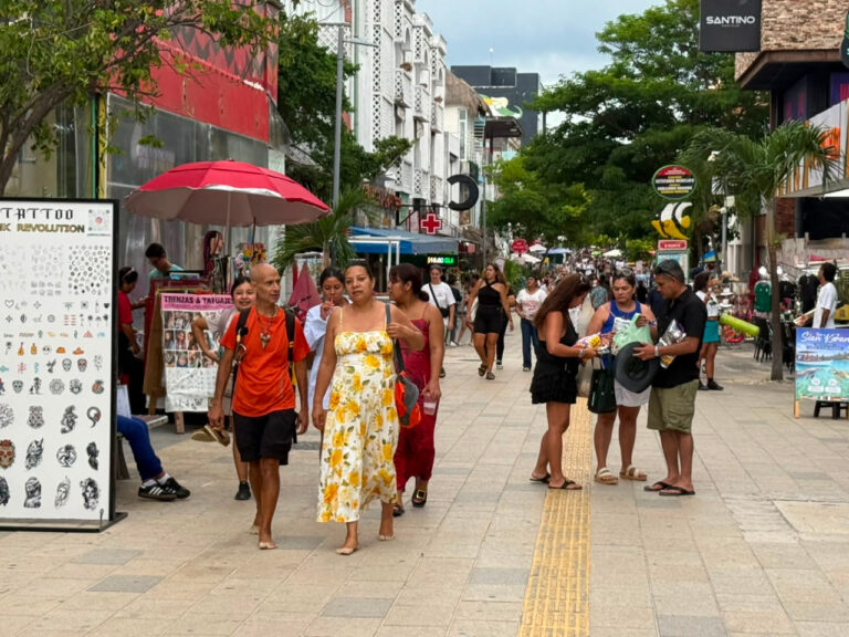 Recibe el Caribe mexicano 400,000 turistas en una semana: Cueto