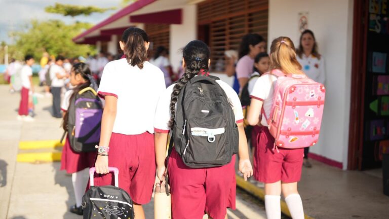 Preparan regreso a clases de 330 mil alumnos y entrega de uniformes y útiles