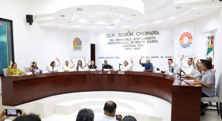 Aprueba el cabildo segunda licencia de Ana Paty y reformas administrativas
