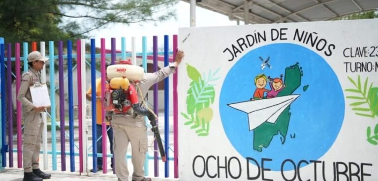 Refuerzan limpieza y fumigación en escuelas de Cancún tras las lluvias
