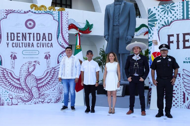 Con el izamiento de bandera inician los festejos patrios en Benito Juárez
