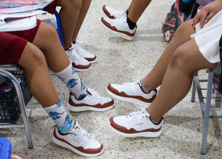 Inicia el lunes entrega de tenis en escuelas de educación básica de Cancún