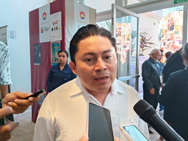 Socializan con padres limitar celulares y mejorar concentración en las aulas