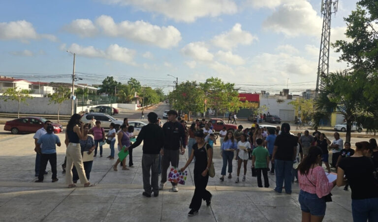 Disminuyen jóvenes que no estudian ni trabajan en México: OCDE